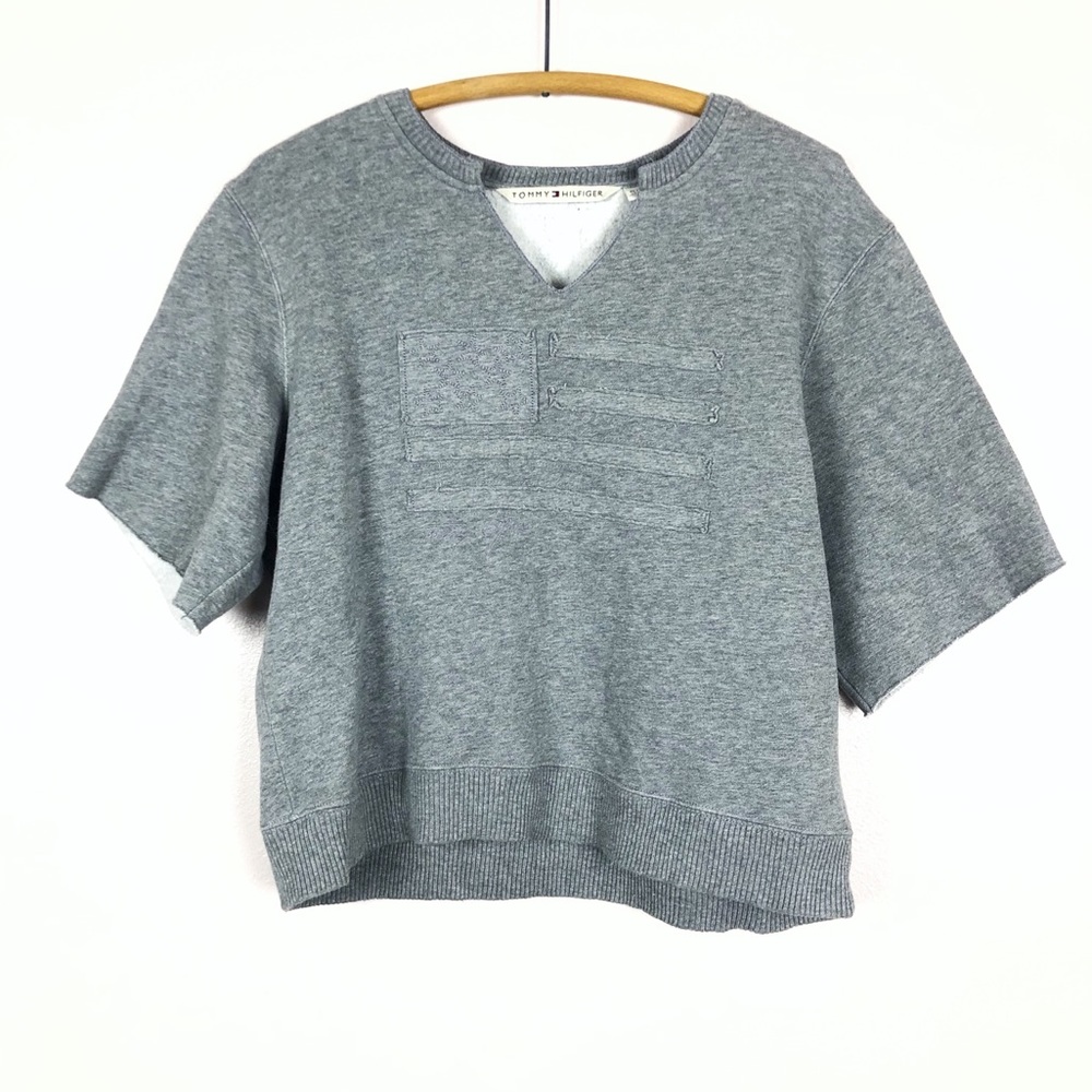 🌿 Tommy Hilfiger Gray Cropped Shirt